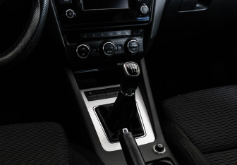 Подержанный автомобиль Skoda Octavia Liftback 2014 года (12 фото)