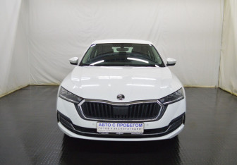 Подержанный автомобиль Skoda Octavia Liftback 2020 года (2 фото)
