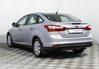 Подержанный автомобиль Ford Focus Sedan 2012 года (7 фото)