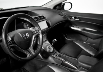 Подержанный автомобиль Honda Civic Hatchback 2008 года (9 фото)