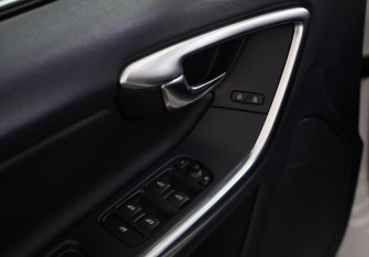 Подержанный автомобиль Volvo S60 2014 года (21 фото)