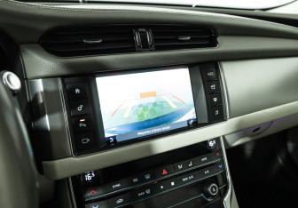 Подержанный автомобиль Jaguar XF Sedan 2017 года (18 фото)