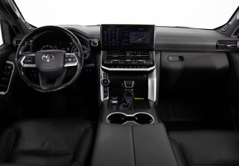 Подержанный автомобиль Toyota Land Cruiser Suv 2021 года (9 фото)