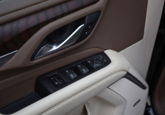 Подержанный автомобиль GMC Yukon 2022 года (22 фото)