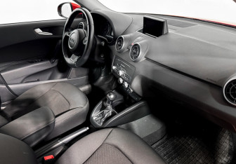 Подержанный автомобиль Audi A1 2015 года (13 фото)
