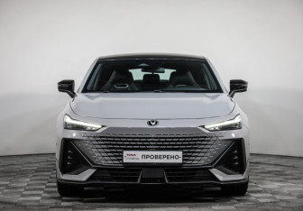 Подержанный автомобиль Changan UNI-V 2023 года (2 фото)
