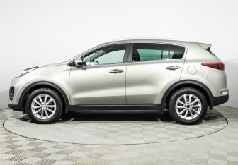 Подержанный автомобиль Kia Sportage 2016 года (8 фото)