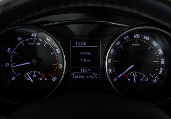 Подержанный автомобиль Skoda Superb Liftback 2014 года (25 фото)