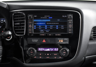 Подержанный автомобиль Mitsubishi Outlander 2015 года (16 фото)