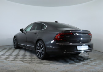 Подержанный автомобиль Volvo S90 2021 года (22 фото)