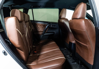 Подержанный автомобиль Toyota RAV4 2019 года (15 фото)