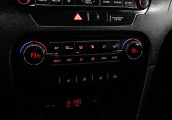 Подержанный автомобиль Kia Ceed Wagon 2019 года (20 фото)