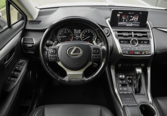 Подержанный автомобиль Lexus NX 2017 года (15 фото)
