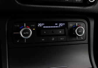 Подержанный автомобиль Volkswagen Touareg 2013 года (15 фото)