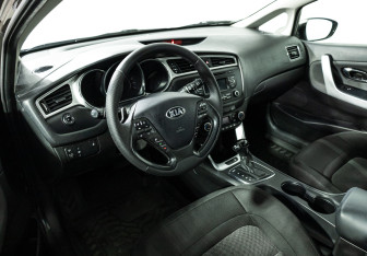 Подержанный автомобиль Kia Ceed Hatchback 2017 года (11 фото)