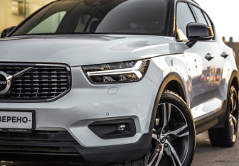 Подержанный автомобиль Volvo XC40 2021 года (2 фото)