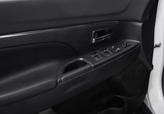 Подержанный автомобиль Mitsubishi ASX 2013 года (17 фото)