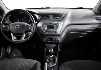 Подержанный автомобиль Kia Rio Sedan 2012 года (14 фото)