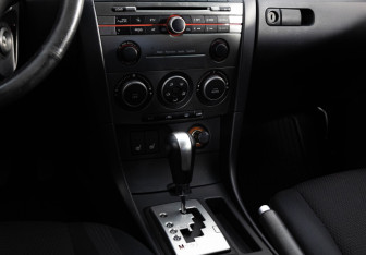 Подержанный автомобиль Mazda 3 Hatchback 2007 года (11 фото)