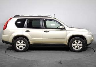 Подержанный автомобиль Nissan X-Trail 2008 года (4 фото)