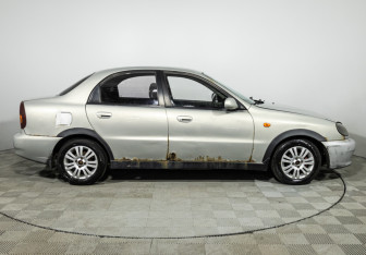 Подержанный автомобиль Chevrolet Lanos 2008 года (4 фото)