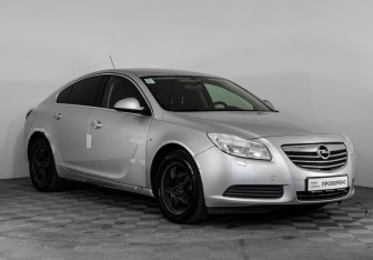 Подержанный автомобиль Opel Insignia Liftback 2011 года (3 фото)