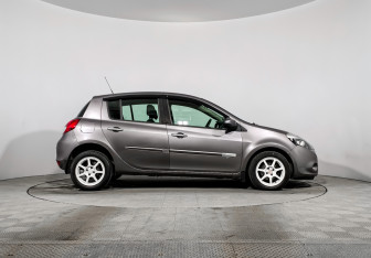 Подержанный автомобиль Renault Clio Hatchback 2010 года (4 фото)