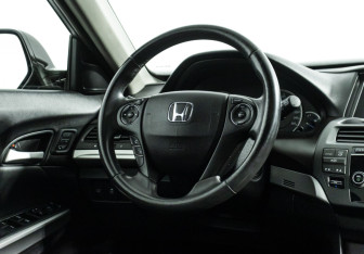 Подержанный автомобиль Honda Crosstour 2014 года (20 фото)