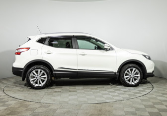 Подержанный автомобиль Nissan Qashqai 2015 года (4 фото)