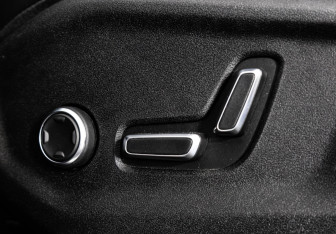 Подержанный автомобиль Geely Monjaro 2023 года (35 фото)