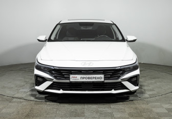 Подержанный автомобиль Hyundai Elantra Sedan 2023 года (2 фото)