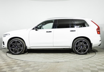 Подержанный автомобиль Volvo XC90 2017 года (8 фото)