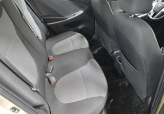 Подержанный автомобиль Hyundai Solaris Sedan 2011 года (13 фото)