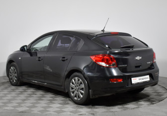 Подержанный автомобиль Chevrolet Cruze Hatchback 2012 года (7 фото)
