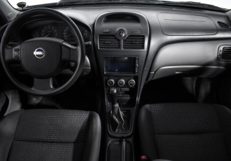 Подержанный автомобиль Nissan Almera Classic 2008 года (13 фото)