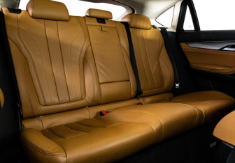 Подержанный автомобиль BMW X6 2015 года (22 фото)
