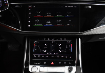 Подержанный автомобиль Audi Q8 2019 года (17 фото)