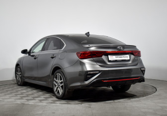 Подержанный автомобиль Kia Cerato Sedan 2021 года (7 фото)