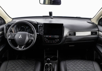 Подержанный автомобиль Mitsubishi Outlander 2016 года (10 фото)