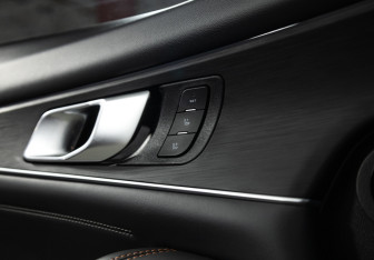 Подержанный автомобиль Changan UNI-K 2023 года (24 фото)