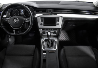 Подержанный автомобиль Volkswagen Passat Sedan 2015 года (15 фото)