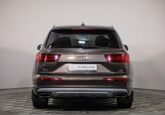 Подержанный автомобиль Audi Q7 2016 года (6 фото)