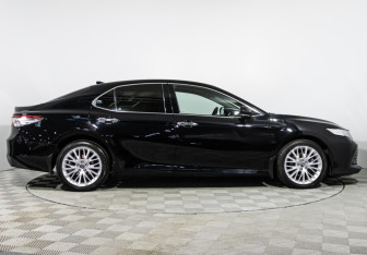 Подержанный автомобиль Toyota Camry Sedan 2019 года (4 фото)
