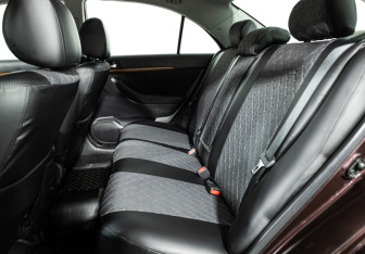 Подержанный автомобиль Toyota Avensis Sedan 2008 года (10 фото)