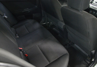 Подержанный автомобиль Mitsubishi Lancer Sedan 2010 года (13 фото)