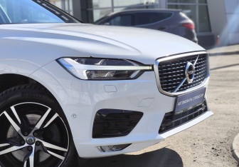 Подержанный автомобиль Volvo XC60 2019 года (13 фото)