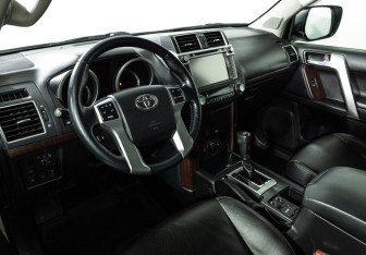 Подержанный автомобиль Toyota Land Cruiser Prado 2014 года (11 фото)