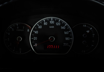 Подержанный автомобиль Suzuki SX4 Sedan 2007 года (14 фото)