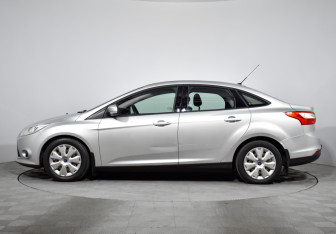 Подержанный автомобиль Ford Focus Sedan 2011 года (8 фото)