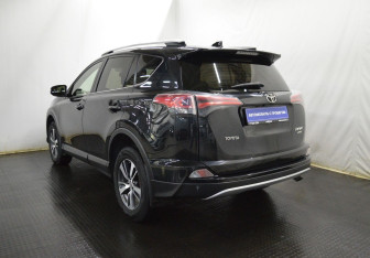 Подержанный автомобиль Toyota RAV4 2016 года (7 фото)